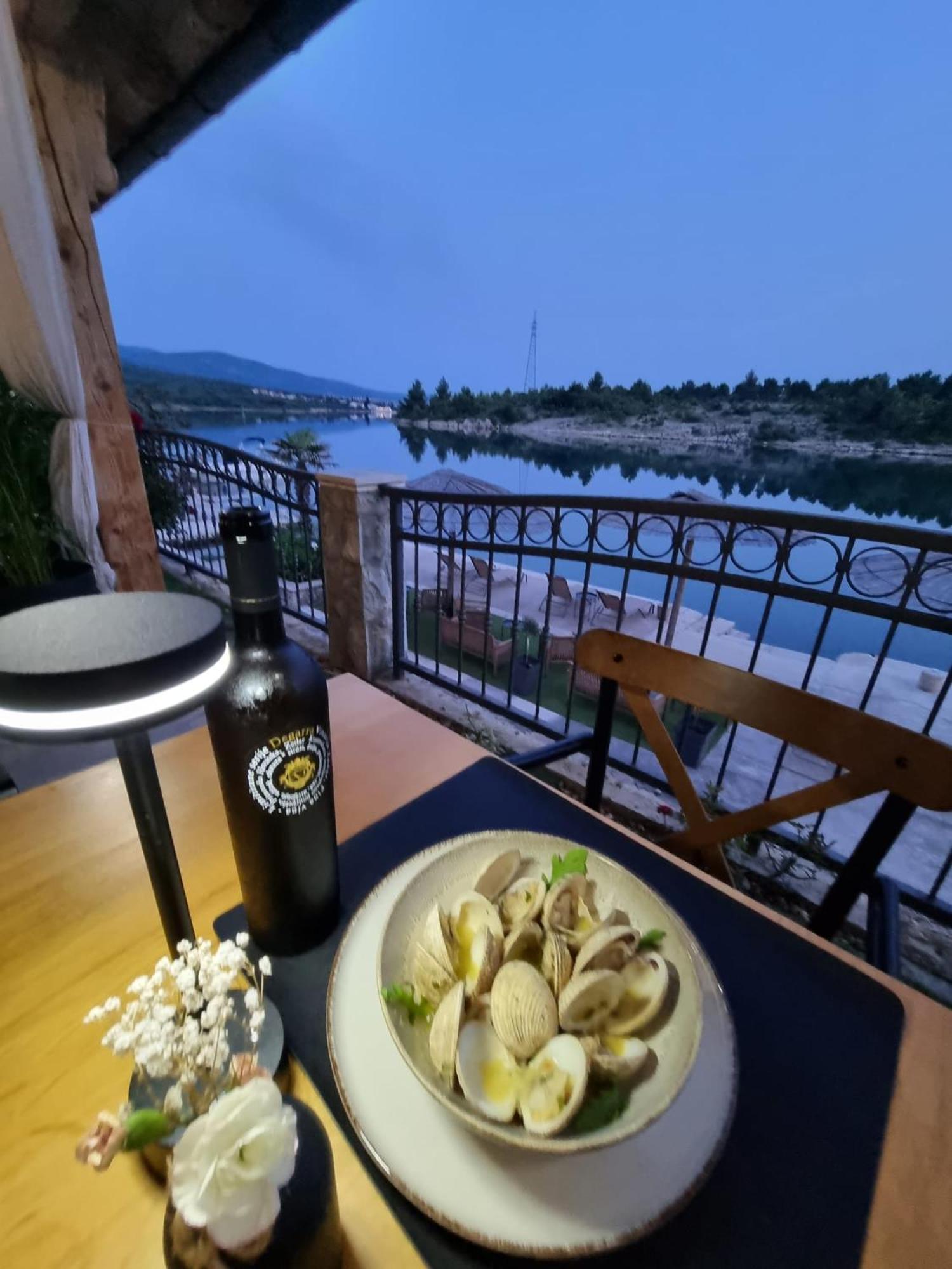 Apartments & Villa Tisno 奥布罗瓦茨 外观 照片