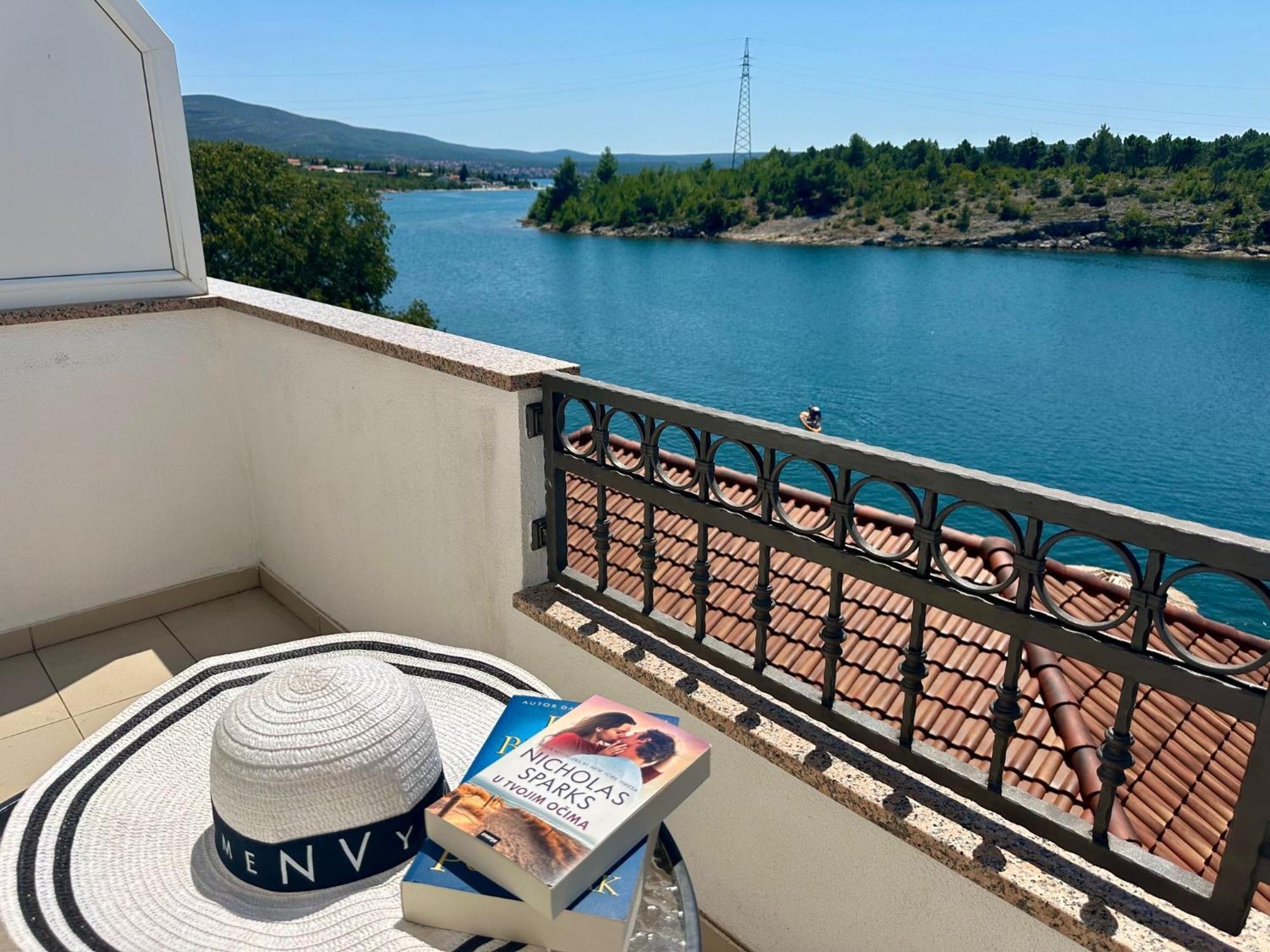 Apartments & Villa Tisno 奥布罗瓦茨 外观 照片