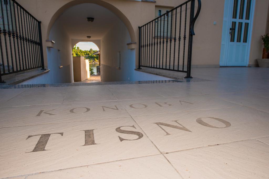 Apartments & Villa Tisno 奥布罗瓦茨 外观 照片