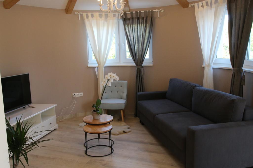 Apartments & Villa Tisno 奥布罗瓦茨 外观 照片