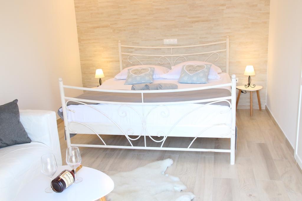 Apartments & Villa Tisno 奥布罗瓦茨 外观 照片