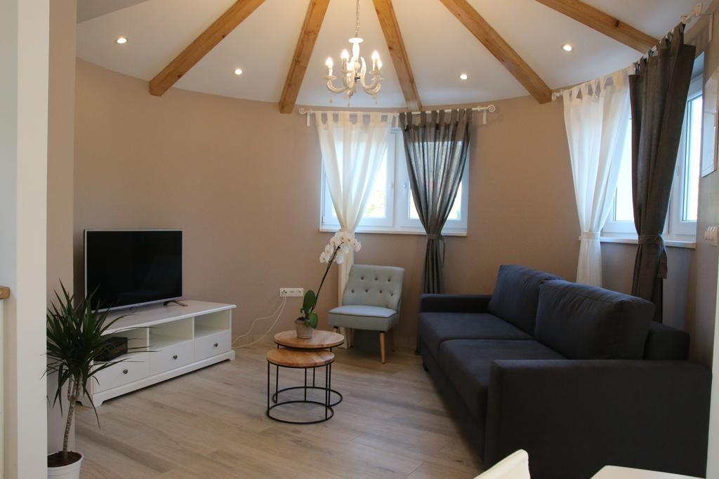 Apartments & Villa Tisno 奥布罗瓦茨 外观 照片