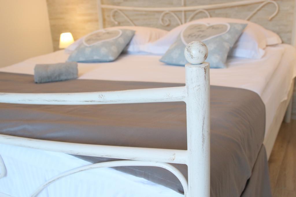 Apartments & Villa Tisno 奥布罗瓦茨 外观 照片